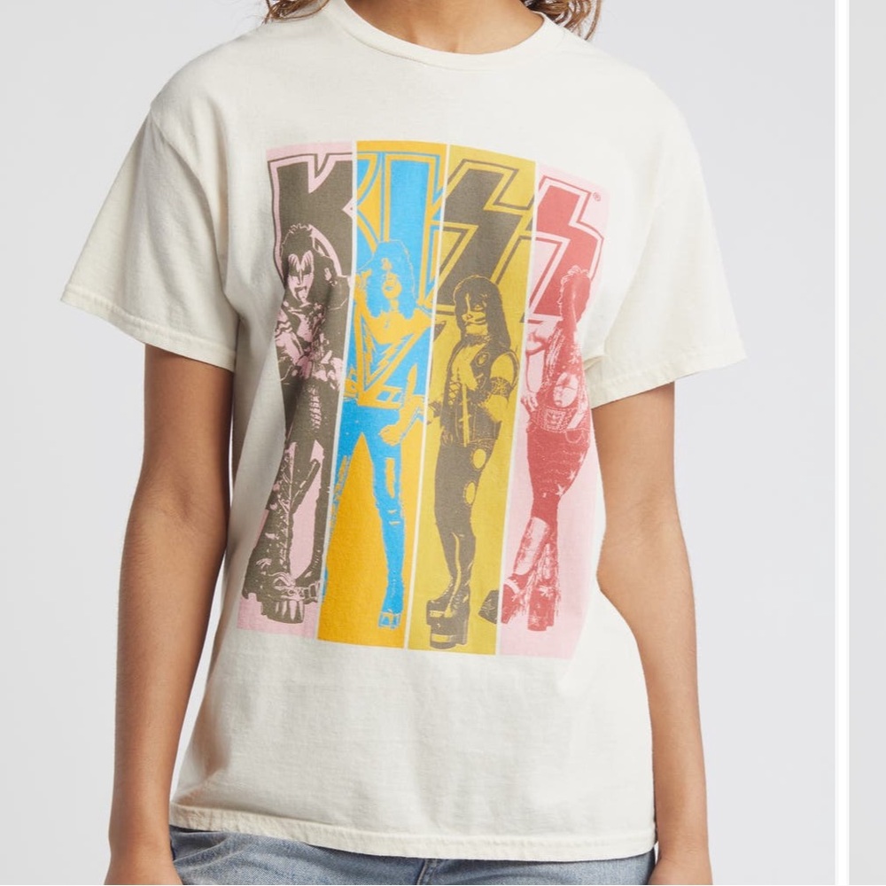 NWT Vinyl Icons Kiss Graphic Band T-Shirt - Cream size XS